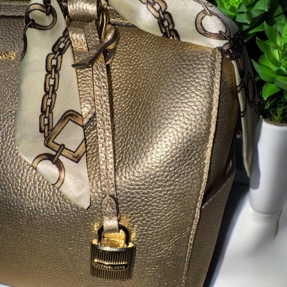 EUC Michael Kors Mercer Medium Duffle Metallic Leather Pale Gold Boston Bag - Picture 4 of 9